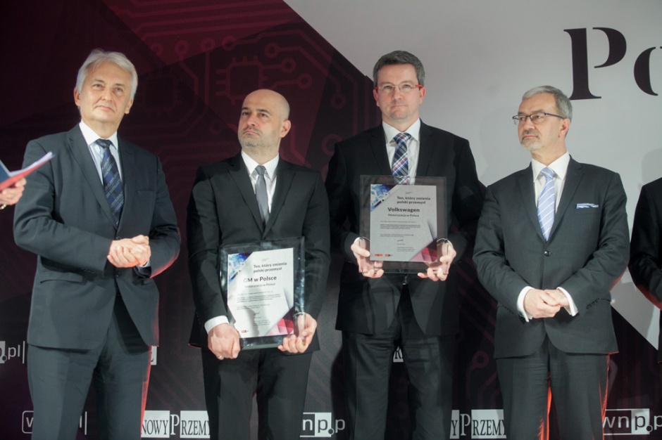 Michał Jankowiak, Jarosław Kurosz oraz obecny na gali wiceminister rozwoju Jerzy Kwieciński (fot.PTWP)