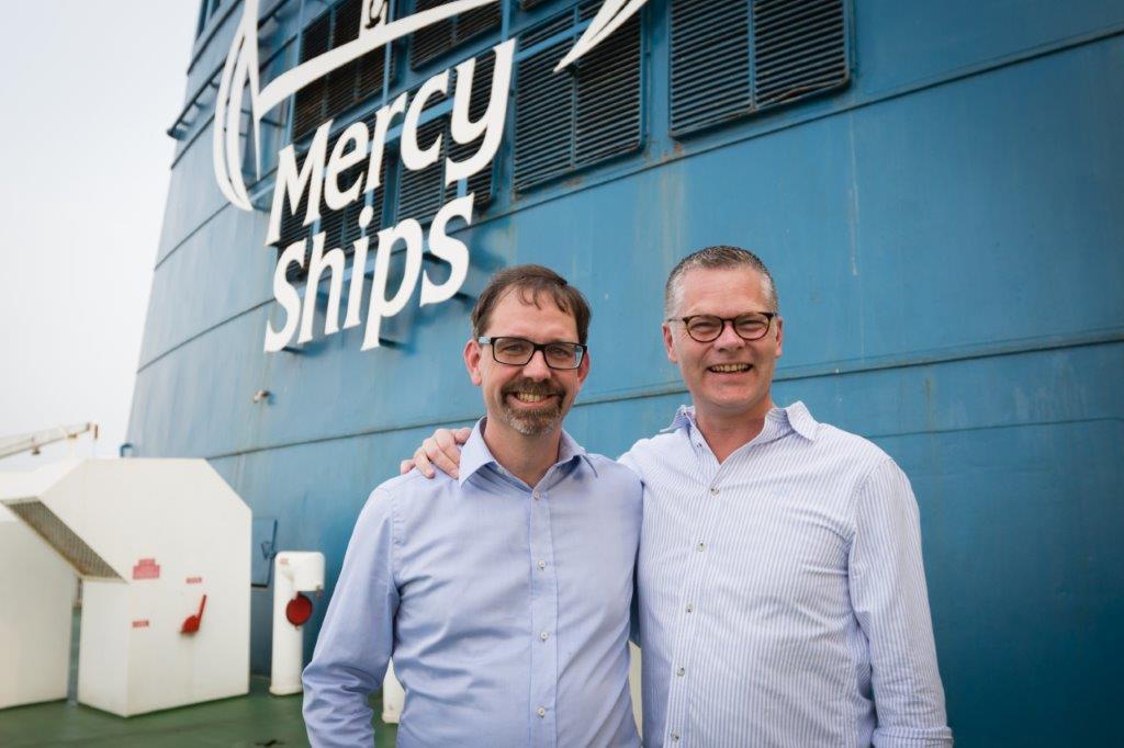 Na zdjęciu Niclas Mårtensson, dyrektor zarządzający Stena Line oraz Pascal Andréasson, szef marketingu szwedzkiego oddziału Mercy Ships. (fot. mat.pras.)