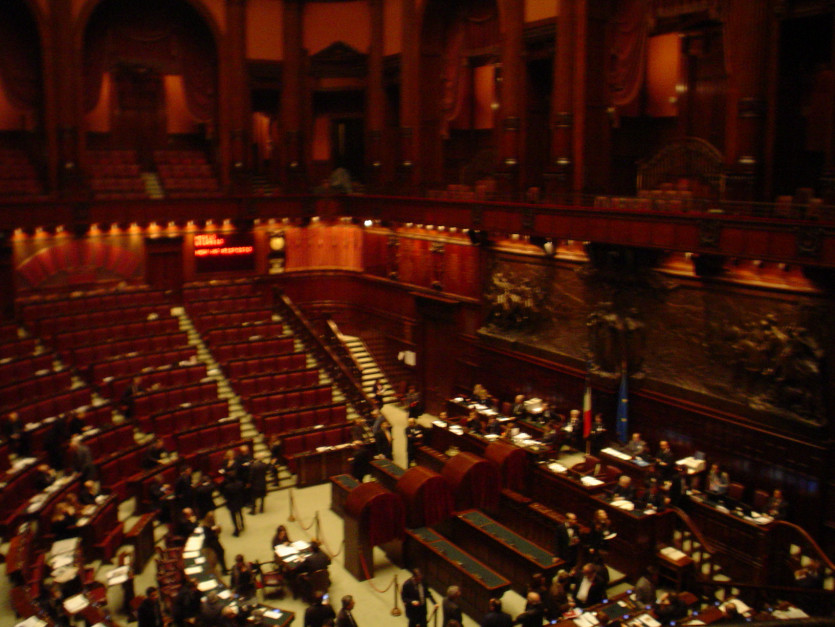 Sala włoskiego parlamentu, na którym zdecyduje się czy Włoszki dostaną kolejne dni wolne do wykorzystania, źródło: wkimedia.org/CC BY-SA 3.0