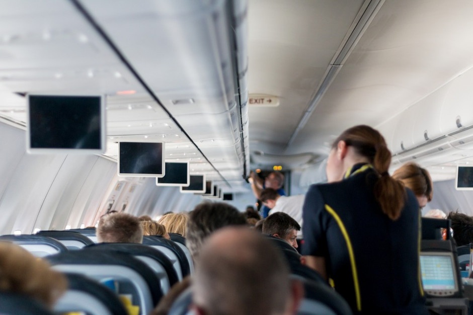 Dyskryminację miały potwierdzać słowa skierowane do jednej ze stewardess, źródło: pixabay.com
