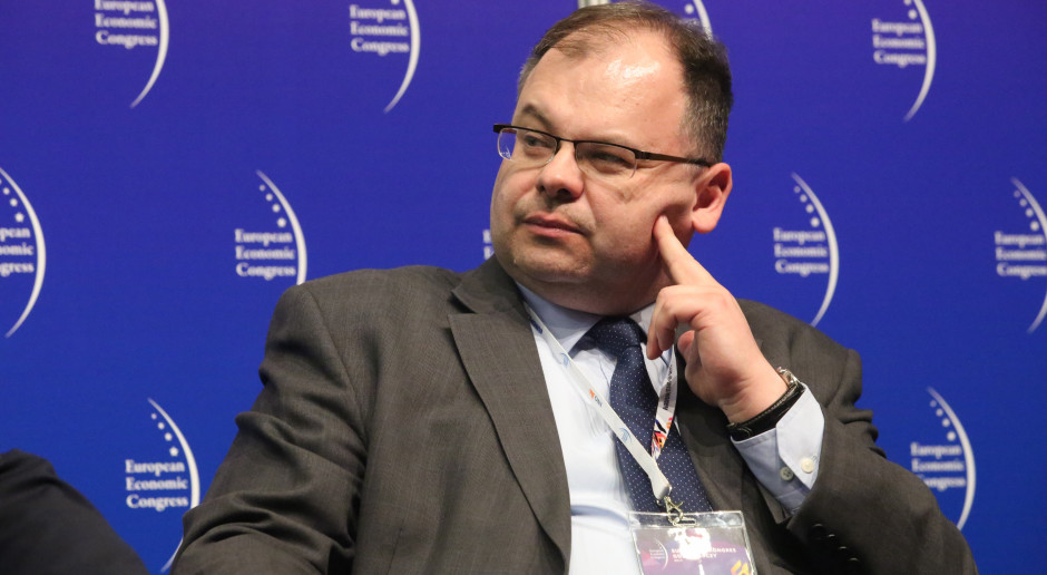 Prezes Piotr Samson w czasie panelu na Europejskim Kongresie Gospodarczym. 