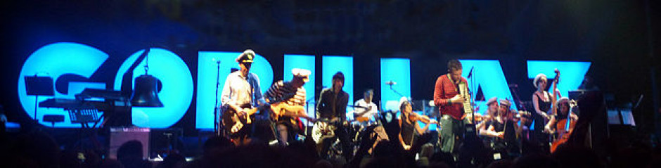 Zespół Gorillaz w czasie występu, muzycy grali w czasie poprzednich edycji Glastonbury Festival, źródło: wikimedia.org/CC