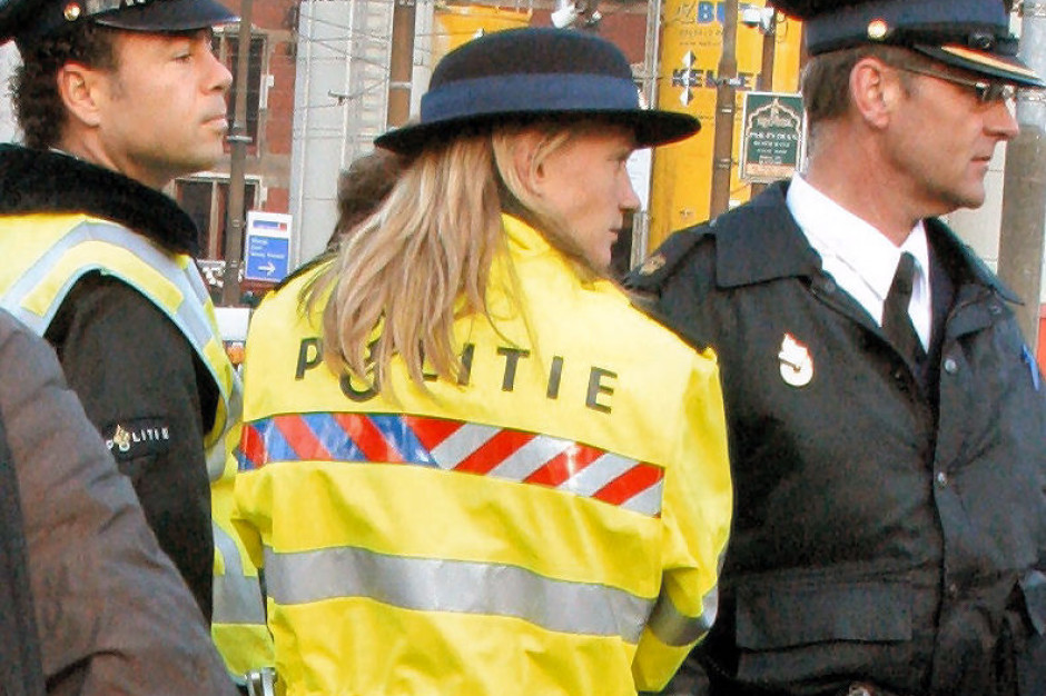 Policja w Amsterdamie, źródło: Kenneth Baruch/flickr.com/CC BY 2.0