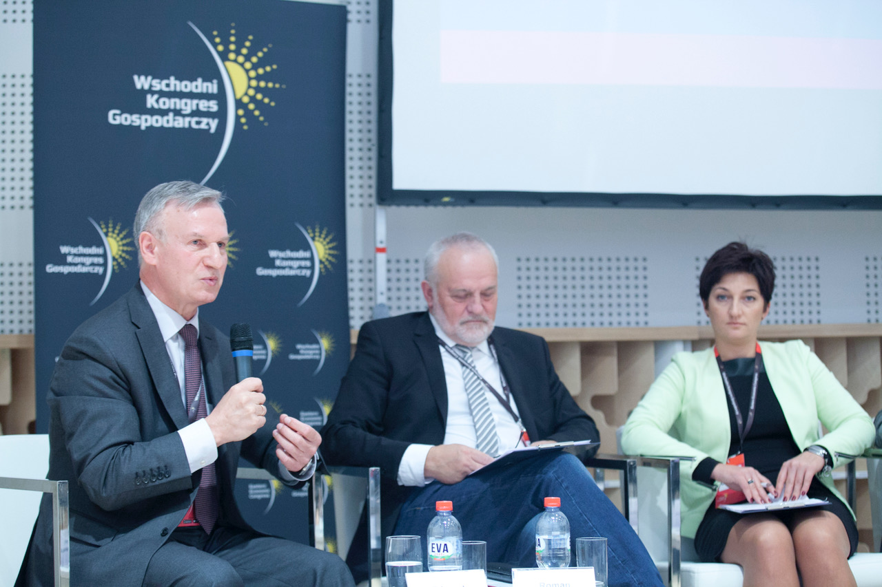 Edward Hościłowicz, rektor Wyższej Szkoły Finansów i Zarządzania w Białymstoku (po lewej) zaleca trzymać kciuki za reformę. (fot. PTWP)