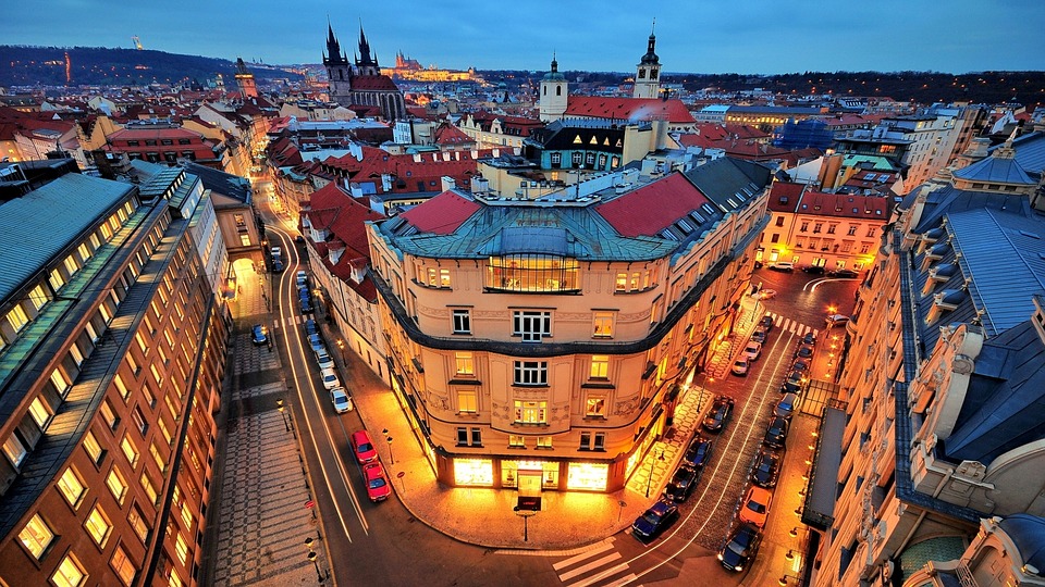 Czechy w 2016 r. pierwszy raz zajęły miejsce na liście krajów wybieranych przez polskich pracowników. (Praga, Fot. Pixabay)