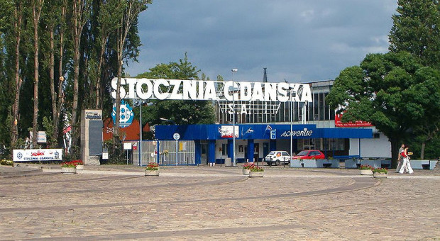 Jednym z punktów uroczystości ma być odsłonięcie tablicy "ś.p. Lecha Kaczyńskiego oraz Jarosława Kaczyńskiego, którzy przebywali w hali nr 26 w czasie strajku". Fot. Wikimedia PiS: Będziemy rozmawiali ze związkowcami o rezygnacji z odsłonięcia tablicy w Stoczni Gdańskiej