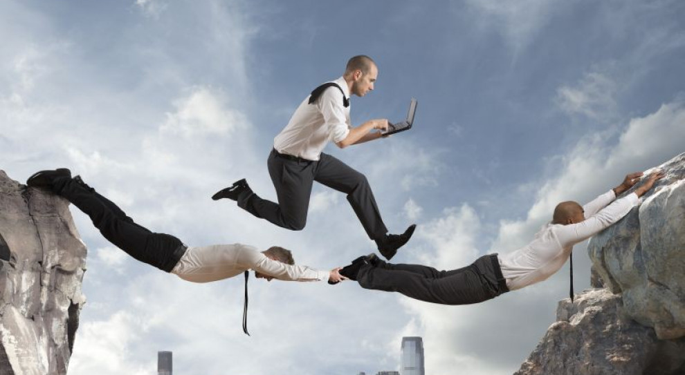 Fot. Fotolia Zaangażowani pracownicy to siła małych firm. O ile nie przejmie ich korporacja