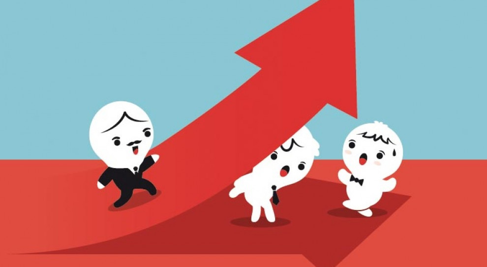 Przeciętny Kowalski twardo stąpa po ziemi i woli pozostać na diecie, niż żywić się kiełbasą wyborczą (fot.shutterstock) Płaca minimalna wygrywa z kwotą wolną od podatku