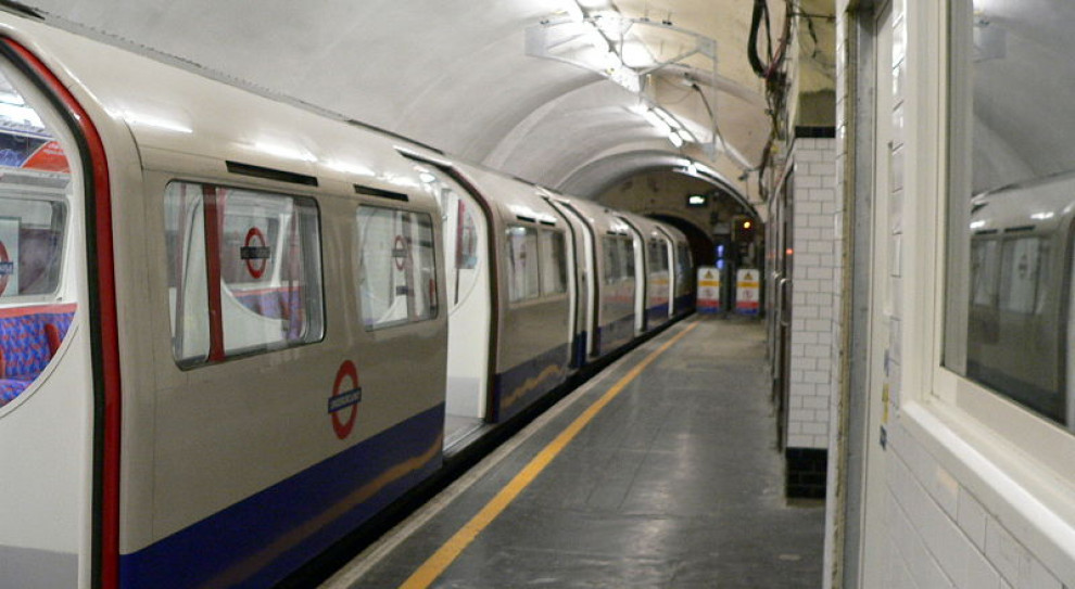 Związkowcy winą za paraliż komunikacyjny miasta obarczają władze spółki London Underground (Metro Londyn - Waterloo & City line4 fot.wikipedia.org/Chris McKenna/Thryduulf/CC BY-SA 4.0) Pracownicy strajkują. Londyńskie metro nieczynne