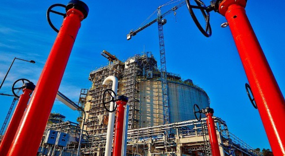 Do tej pory na terenie Świnoujścia wybudowano dwa zbiorniki, które pozwolą przyjmować do 5 mld metrów sześciennych gazu rocznie (Terminal LNG w Świnoujściu, fot. Polskie LNG) Energetyka perspektywiczną branżą na rynku pracy. Wciąż jednak brakuje inżynierów
