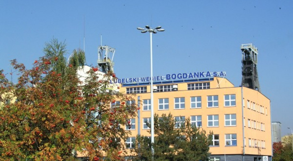 Kopalnia zmniejsza wydobycie i redukuje zatrudnienie (fot.PTWP) Pikieta: Związkowcy z kopalni Bogdanka bronią miejsc pracy