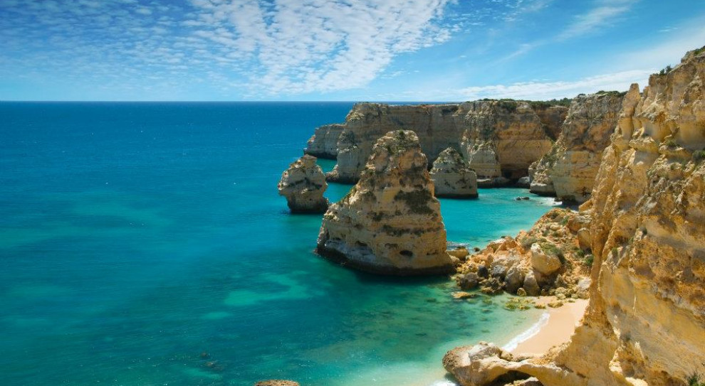 Wybrzeże Algarve w okolicach miasta Lagoa, fot. Ricard12/ wikimedia commons Idealne miejsca na emeryturę