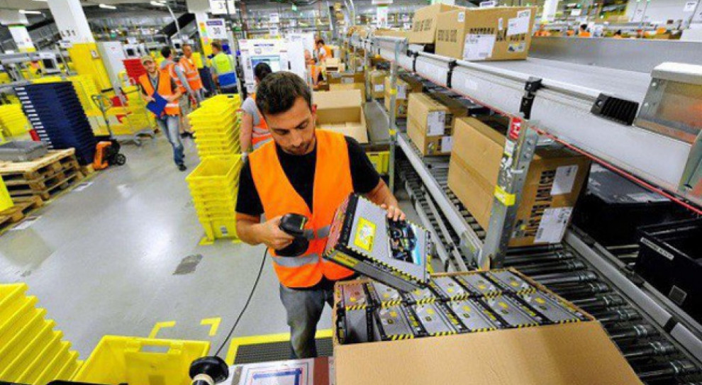 Amazon oferuje różne kierunki kształcenia – od szkoleń dla operatorów wózków widłowych po instruktorów i trenerów (Fot. mat. pras.) Amazon szkoli pracowników. Chce pomóc im w rozwoju kariery
