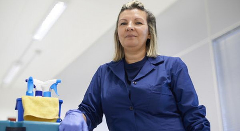 Branża sprzątająca to nie tylko usługi dla indywidualnych klientów. Ponad 50 proc. rynku to przedsiębiorstwa, które coraz częściej do sprzątania zatrudniają firmy outsourcingowe i profesjonalistów (Fot. fotolia) Większość sprzątaczy wciąż pracuje w szarej strefie
