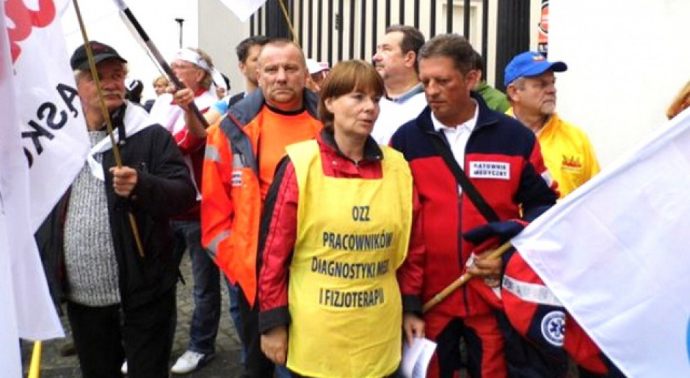 5 sierpnia br., przedstawiciele innych zawodów medycznych przed Ministerstwem Zdrowia (Fot. rynekzdrowia.pl) Wykonujący inne zawody medyczne: Mamy swoje problemy zawodowe, o których chcemy rozmawiać