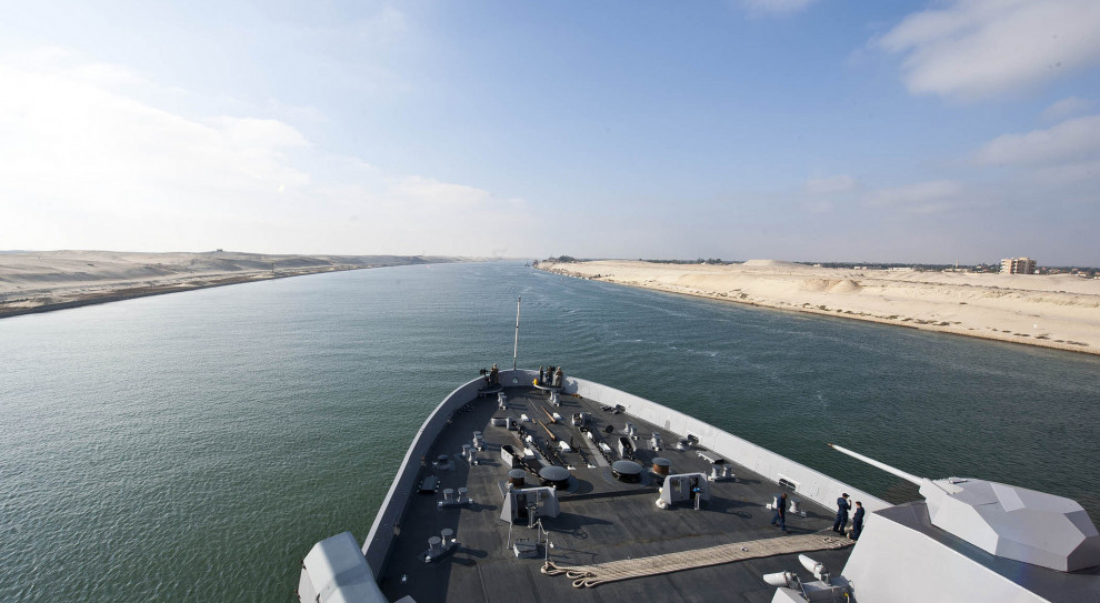 Wpływy Egiptu z eksploatacji obecnego Kanału Sueskiego wynoszą około 5 mld dolarów rocznie (fot.flickr.com/Official U.S. Navy Page) Egipt: Wokół nowego Kanału Sueskiego powstała strefa ekonomiczna
