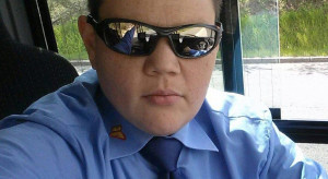 Sven Latteyer, oficjalnie witając uchodźców w swoim autobusie, wywołał falę pozytywnych reakcji w mediach/ fot. Facebook (Sven Latteyer) Niemiecki kierowca entuzjastycznie powitał imigrantów w swoim autobusie