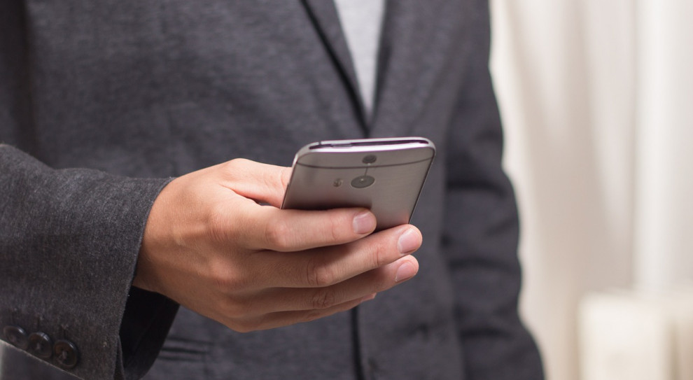 Ponad 48 proc. ankietowanych uznało informacje zawarte w takich esemesach za bardzo przydatne, a 46 proc. (Fot. pixabay) Urzędnicy coraz częściej wysyłają SMS-y do klientów