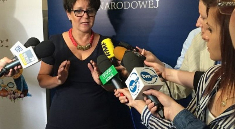Według Joanny Kluzik-Rostkowsiej połowa maturzystów po skończeniu liceów ogólnokształcących nie wybierała się na studia, a powinni byli wybrać właśnie szkolnictwo zawodowe, by "mieć fach w ręku", fot.men.gov.pl Kluzik-Rostkowska: Trzeba zbliżyć szkoły zawodowe do rynku pracy