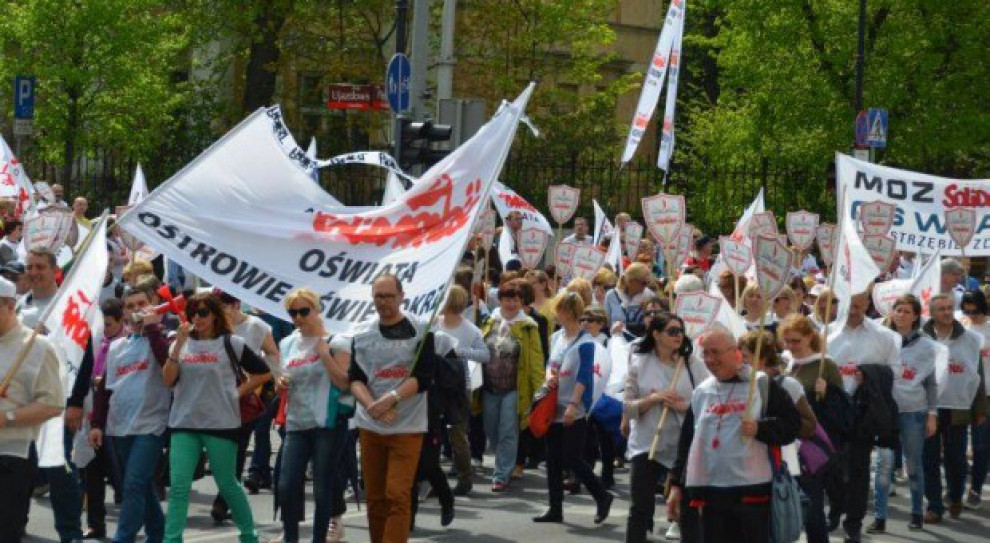 Oświatowa "Solidarność" domaga się 9-procentowych podwyżek i zachowania Karty Nauczyciela. /Fot. Facebook Nauczyciele będą protestować w Warszawie