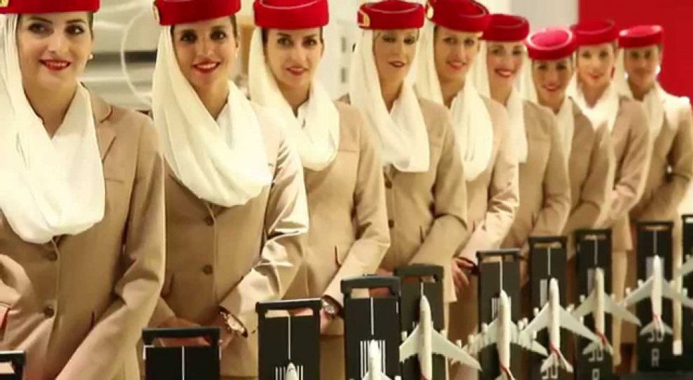 - Bycie stewardesą czy stewardem pozwala na podróżowanie po na całym świecie - zaznacza Maciej Pyrka, manager Emirates. /Fot. Youtube Linie Emirates rekrutują stewardessy i stewardów
