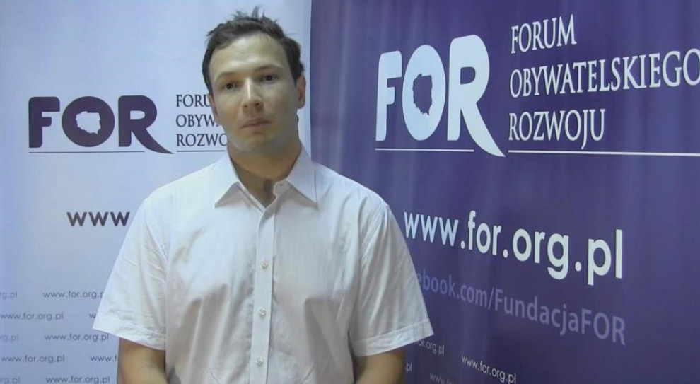 - Pamiętajmy, że z umów cywilnoprawnych korzystają osoby gorzej wykształcone, z mniejszym doświadczeniem zawodowym, którym trudniej odnaleźć się na rynku pracy. /Fot. for.org.pl Aleksander Łaszek: Umowy cywilnoprawne są demonizowane