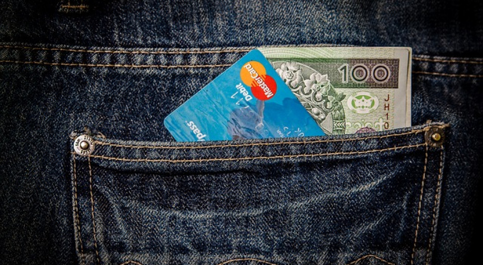 średnia kwota długu przypadającego na jednego zadłużonego studenta to niemal 1910 złotych. /Fot. Pixabay Zadłużeni studenci