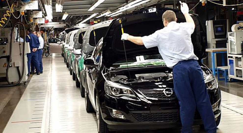 Wraz z przygotowaniami do nowego modelu astry gliwicki zakład zwiększył zatrudnienie – z ok. 3 tys. osób w ub. roku, do 3,9 tys. Fot. wnp.pl Opel zatrudnił kilkaset pracowników do produkcji nowej astry