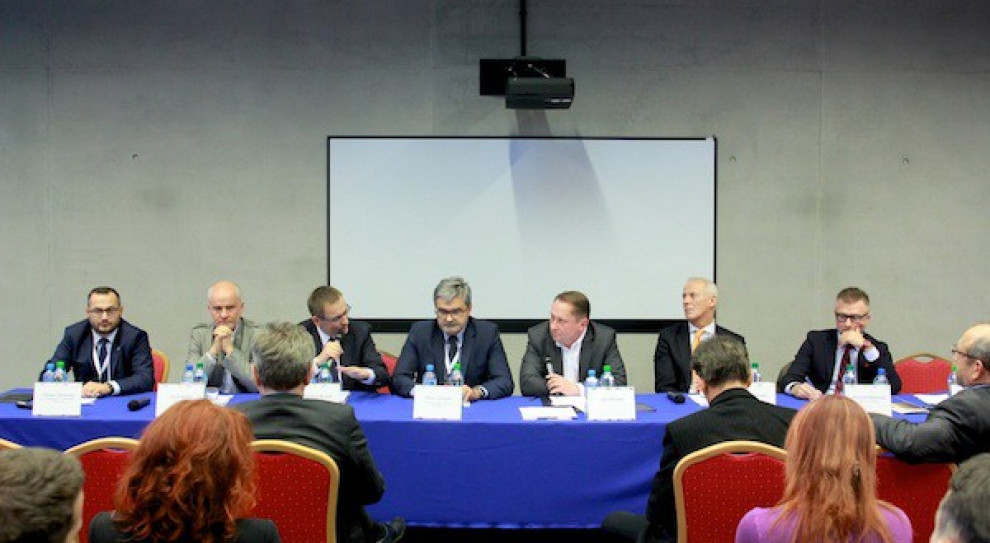 - To od pracodawców w dużej mierze zależy to, czy dany region jest atrakcyjny dla pracowników - powiedział Tomasz Zjawiony, wiceprezes Regionalnej Izby Gospodarczej w Katowicach podczas "Debaty o przyszłości Śląska". /Fot. PTWP (Andrzej Wawok) "Śląsk opuszcza wiele osób, które mogłyby tu pracować"