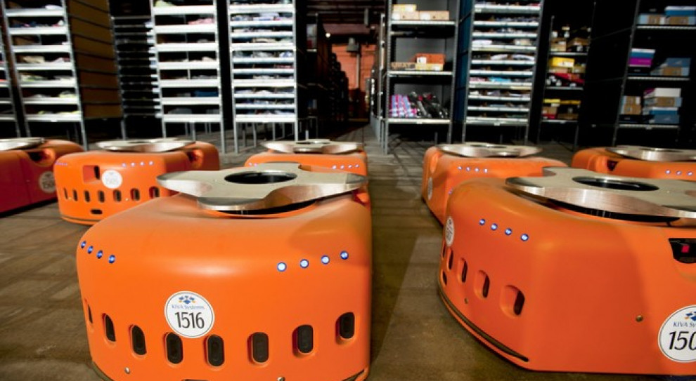 W związku z wprowadzeniem robotów w podwrocławskim centrum logistycznym Amazona, zatrudnienie wzrośnie o 170 osób./ fot. amazon Setki robotów wkroczyły do Amazona pod Wrocławiem. Mają pomagać pracownikom