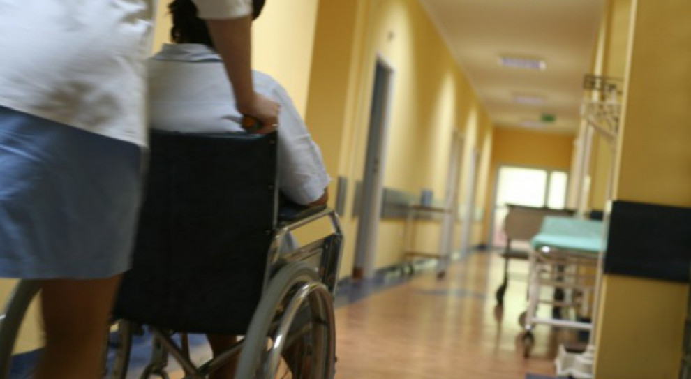 Dochodzi do kuriozalnych sytuacji, gdzie z jednej strony przepisy wymuszają poprawę standardów opieki lekarskiej a z drugiej ograniczają możliwość zatrudniania lekarzy. /Fot. PTWP Problem z zatrudnianiem w szpitalach