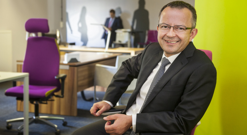 Adam Krzanowski, prezes grupy Nowy Styl, o niskich wynagrodzeniach: – Jeżeli cię stać, to powinieneś płacić, żeby ludzie chcieli z tobą i dla ciebie pracować – mówi. fot. mat.pras. Adam Krzanowski, Grupa Nowy Styl: Jeżeli ktoś we wszystkim mi przytakuje, choć uważa inaczej, to jest to katastrofa