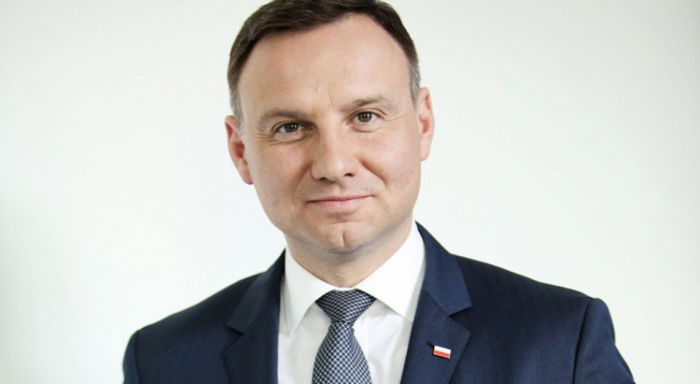 Do rzemiosła zaliczono ponadto usługi gastronomiczne, w szczególności zawód kucharza, co umożliwi egzaminowanie przez komisje egzaminacyjne izb rzemieślniczych, a tym samym uzyskiwanie dyplomów czeladniczych i mistrzowskich, zdawanie egzaminu czeladniczego uczniom z form pozaszkolnych oraz dofinansowanie mistrzom kosztów kształcenia. Fot. shutterstock Prezydent podpisał ustawę o rzemiośle