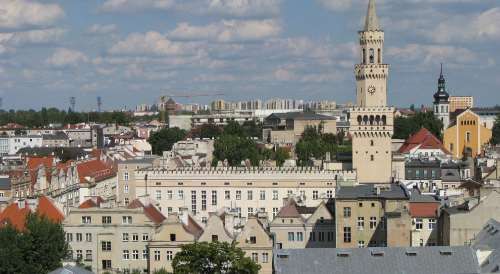 - Jesteśmy atrakcyjnym miejscem dla inwestycji i jeśli tym będziemy się chwalić, to inwestorów będzie jeszcze więcej - mówił Witold Potwora z WSZiA w Opolu. /Fot. Wikimedia, Margoz, CC3.0 Bezrobocie w Opolu niskie i spada
