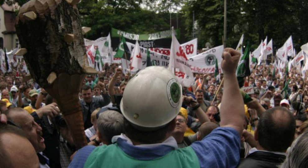 Przedstawiciele ruchu Kukiz'15 zarzucają rządowi, że oszukał górników. Złożyli zawiadomienie do prokuratury. /fot. PTWP Kompania Węglowa, porozumienie rządu z górnikami: Prokuratura wszczęła śledztwo
