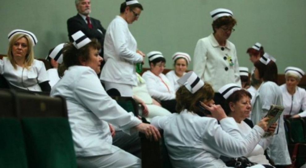 - Słowa, które padły 10 września z ust ministra zdrowia do protestujących pielęgniarek i położnych, stały się faktem. Minister dotrzymał tego słowa, za co dziękuję - mówiła Lucyna Dargiewicz po zakończonych negocjacjach. Fot. Archiwum Minister zdrowia dotrzymał słowa. Są podwyżki dla pielęgniarek