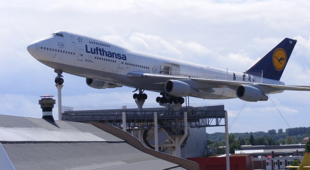 Od poniedziałku (9 listopada) strajk stewardes i stewardów Lufthansy obejmuje trzy lotniska: we Frankfurcie nad Menem, w Duesseldorfie oraz w Monachium. Fot. pixabay Ciąg dalszy strajku stewardes Lufthansy. Ponad 900 lotów odwołanych