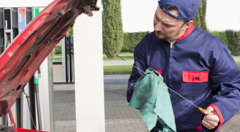 Zawód kierowca mechanik został wprowadzony na wniosek ministra infrastruktury i rozwoju. Fot. fotolia MEN: Będą dwa nowe zawody. Jakie?