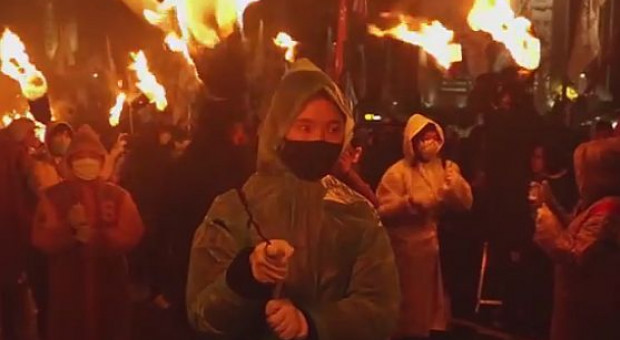 Mieszkańcy Korei Południowej niezadwoleni z rządów prezydent Park Guen-Hye. Boją się o pracę. /fot. youtube Protesty w Korei Południowej. Walki z policją: 130 tys. osób wyszło na ulicę