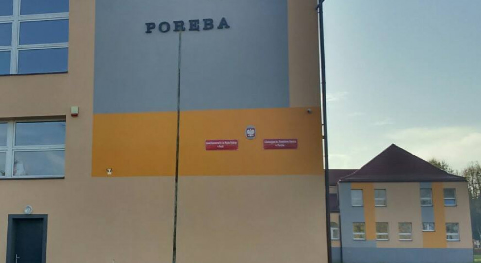 Listopadowych pensji nie otrzymali pracownicy Miejskiego Zespołu Szkół nr 1, Szkoły Podstawowej nr 2 i Szkoły Podstawowej nr 3 w Porębie. Fot. Facebook Poręba: Nauczyciele po raz kolejny nie otrzymali wynagrodzeń