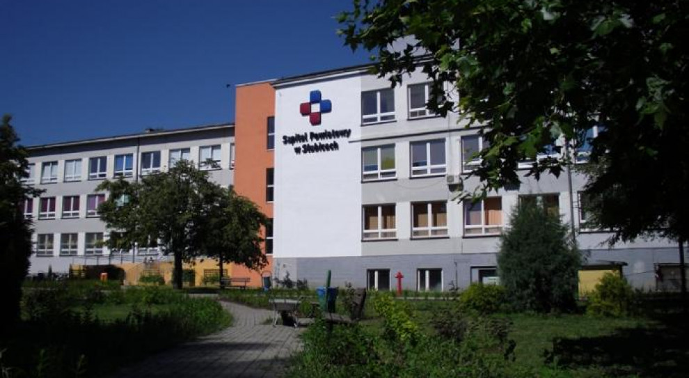 Dyrektorom nie chodzi o zasadność podwyżek dla pielęgniarek i położnych, lecz o brak systemowych rozwiązań dla szpitali powiatowych. /Fot. szpitalslubice.pl Podwyżki dla pielęgniarek to kłopot dla szpitali