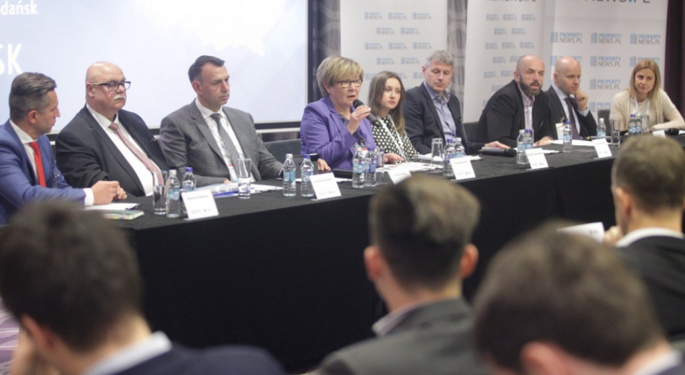 Paneliści sesji „Trójmiasto goni Wrocław i Kraków, ale najważniejsi są ludzie”, która odbyła się podczas Konferencji Property Forum Trójmiasto. Fot. PropertyNews.pl Trójmiasto jest pełne biur, ale może pojawić się problem z kadrą