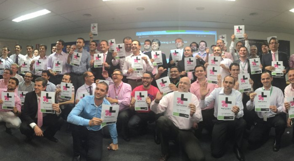 Schneider Electric zainicjował wewnętrzną kampanię #HeForShe w czerwcu 2015 r. /Fot. mat. pras. Pracownicy Schneider Electric biorą udział w kampanii na rzecz równości płci