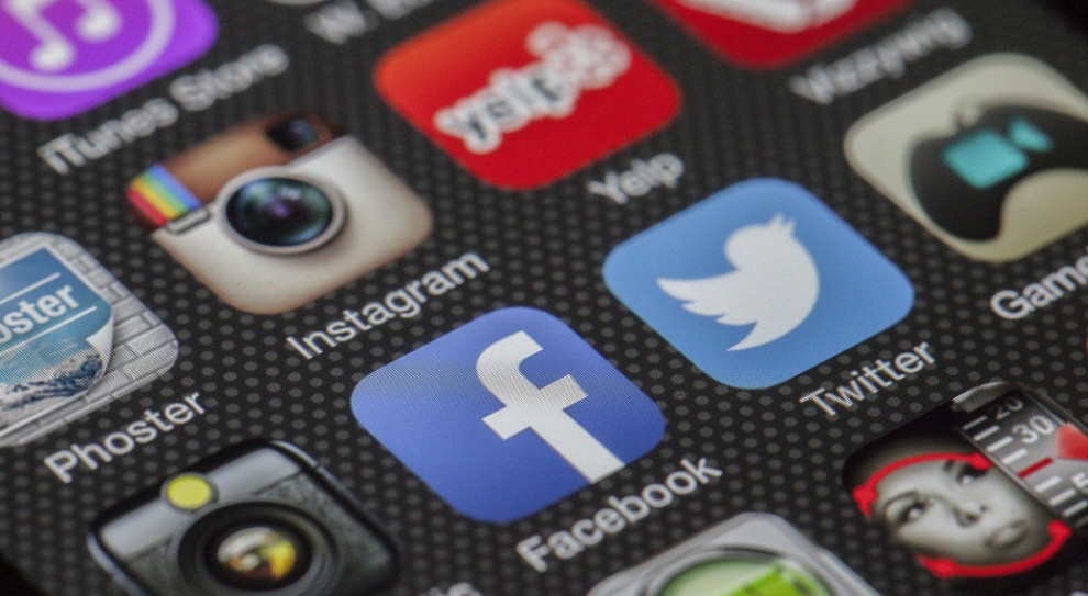 W firmach tworzone są osobne działy dedykowane rekrutacjom w mediach społecznościowych. /fot. pixabay Rekrutacja w mediach społecznościowych: LinkedIn, GoldenLine i Facebook na prowadzeniu