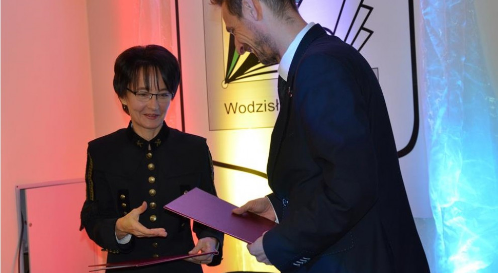 Umowa przewiduje m.in. udzielanie pomocy w tworzeniu programów kształcenia, udostępnianie zasobów bibliotecznych i laboratoryjnych oraz prowadzenie wykładów dla uczniów. /Fot. mat. pras. ZSZ w Wodzisławiu współpracuje z Politechniką Śląską