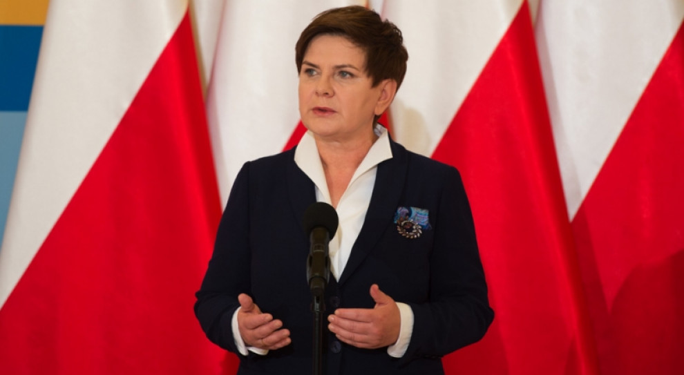 Premier przypomniała, że PiS i ona sama osobiście zapewniali w kampanii wyborczej, że ich celem jest obniżenie wieku emerytalnego (Beata Szydło, fot. premier.gov.pl) Szydło: Jesteśmy zdeterminowani by obniżyć wiek emerytalny do 60 i 65 roku życia