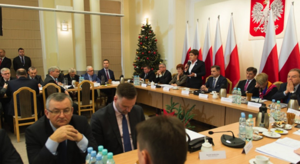 Na posiedzeniu Rady Dialogu Społecznego minister edukacji poinformowała, że zapisy dotyczące likwidacji "godzin karcianych" zostały wycofane z projektu poselskiego i znajdą się w projekcie rządowym (fot.men.gov.pl) Zalewska o likwidacji godzin karcianych: Będą konsultacje ze związkami zawodowymi
