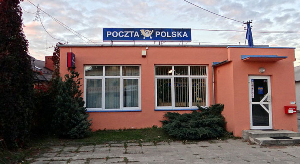 Do końca 2012 r. przepisy wyznaczały minimalną liczbę placówek, które powinny być uruchomione na terenie kraju. (fot. Przemysław Czopor/wikipedia/CC BY 3.0) Restrukturyzacja Poczty Polskiej. Redukcja placówek i zatrudnienia
