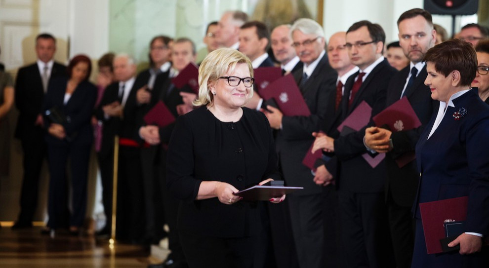 Zdaniem Beaty Kempy, kadra kierownicza to musi być grupa ludzi, która ręka w rękę pójdzie z ministrem czy wojewodą naprawiać państwo. /fot. PTWP Kempa zapewnia: "Urzędnicy nie muszą obawiać się zwolnień. Chyba, że ktoś nie będzie chciał z naszym rządem współpracować"