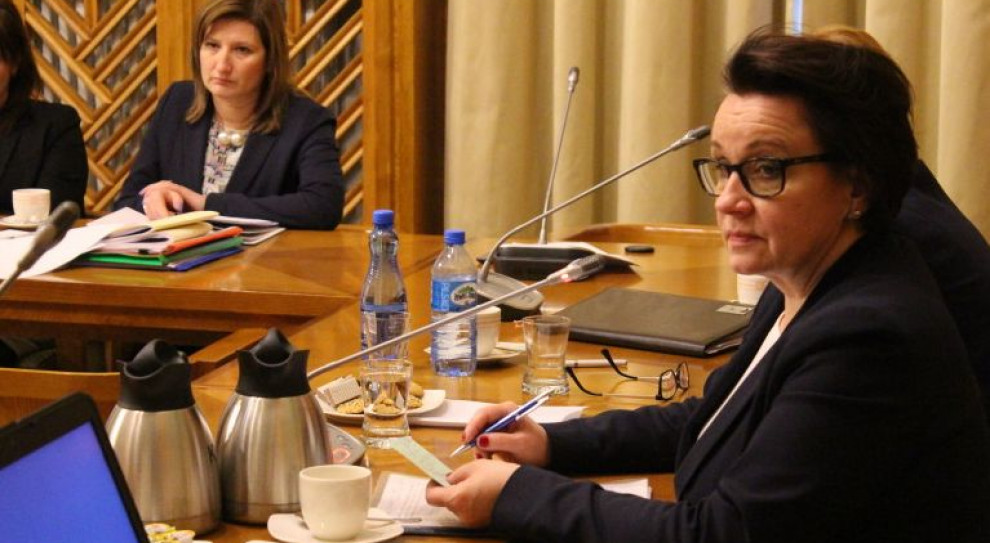 Trwają konsultacje społeczne ws. nowelizacji Karty Nauczyciela. /fot. MEN Minister Zalewska spotka się ze związkowcami. Chodzi o nowelizację Karty Nauczyciela